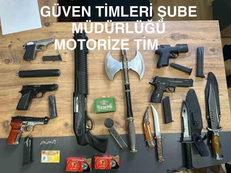 UYGULAMADAN KAÇMAK İSTEYEN ŞAHIS, POLİSE EMNİYET MÜDÜRÜYÜM DİYE SAHTE BELGE GÖSTERDİ