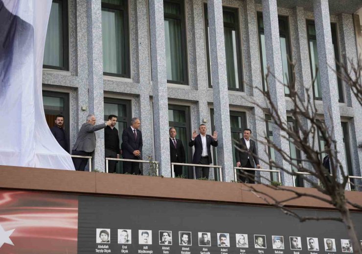 CHP LİDERİ ÖZGÜR ÖZEL: "İMAMOĞLU ÇIKANA KADAR İBB’DE OLACAĞIZ"