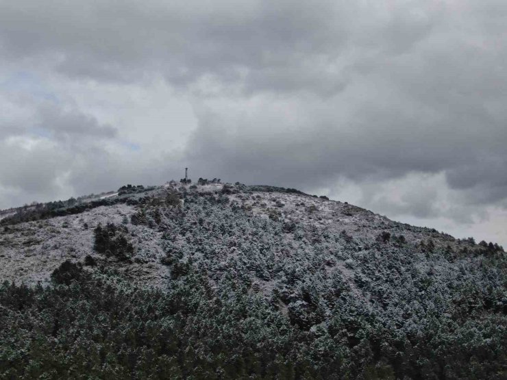 KARLA KAPLANAN AYDOS ORMANI ZİRVESİ HAVADAN GÖRÜNTÜLENDİ