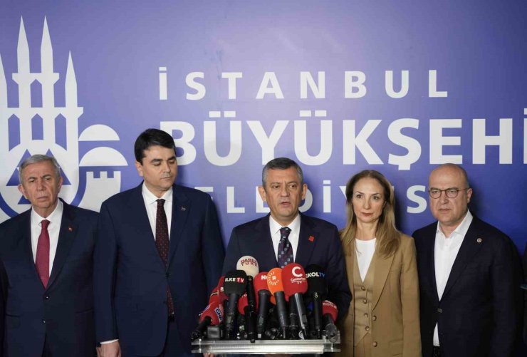 ÖZGÜR ÖZEL "TÜM İSTANBULLULARI AKŞAM SARAÇHANEYE BEKLİYORUZ"