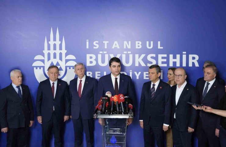 ÖZGÜR ÖZEL "TÜM İSTANBULLULARI AKŞAM SARAÇHANEYE BEKLİYORUZ"