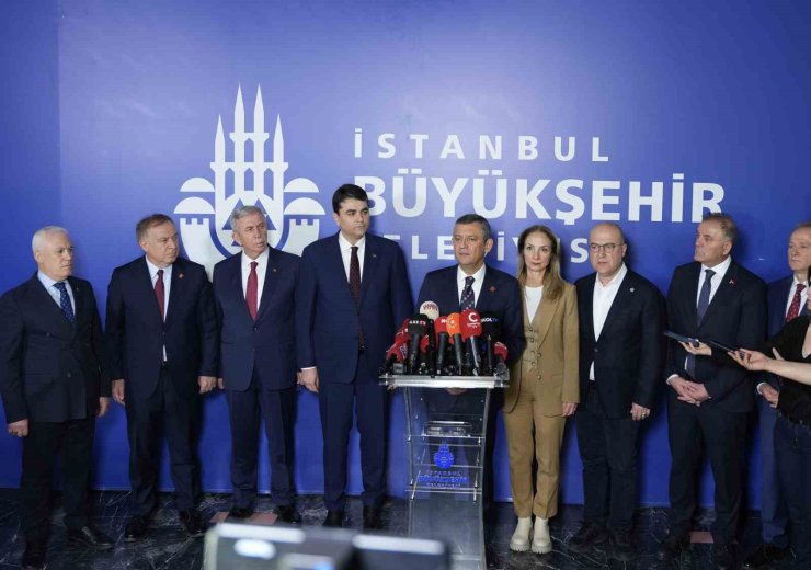 ÖZGÜR ÖZEL "TÜM İSTANBULLULARI AKŞAM SARAÇHANEYE BEKLİYORUZ"