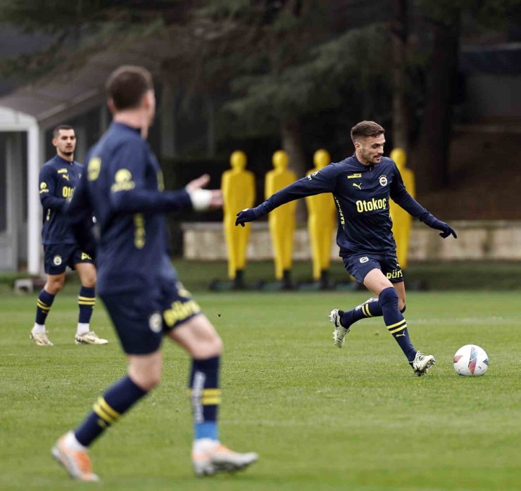 FENERBAHÇE, MİLLİ OYUNCULARINDAN YOKSUN ÇALIŞTI