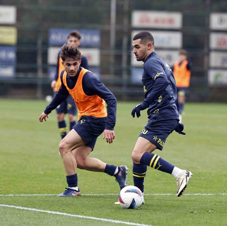 FENERBAHÇE, MİLLİ OYUNCULARINDAN YOKSUN ÇALIŞTI