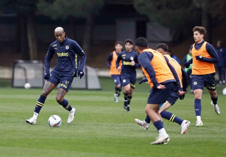 FENERBAHÇE, MİLLİ OYUNCULARINDAN YOKSUN ÇALIŞTI