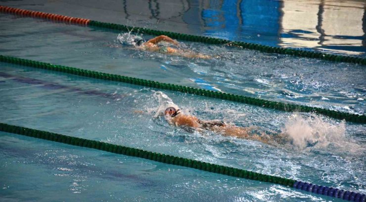 ALTIN KULAÇLARDAN 14 MADALYA