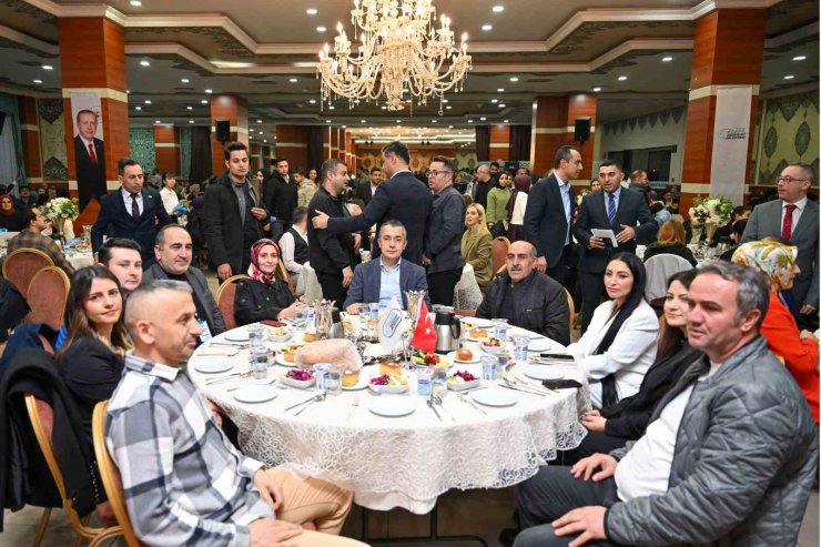 ESENYURT BAŞKAN VEKİLİ AKSOY BELEDİYE PERSONELLERİYLE İFTARDA BULUŞTU