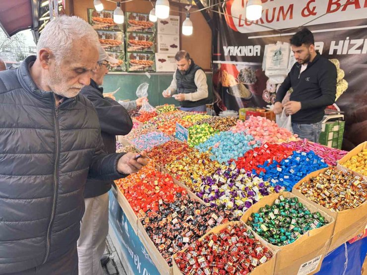 EMİNÖNÜ’NDE BAYRAM ALIŞVERİŞİ BAŞLADI