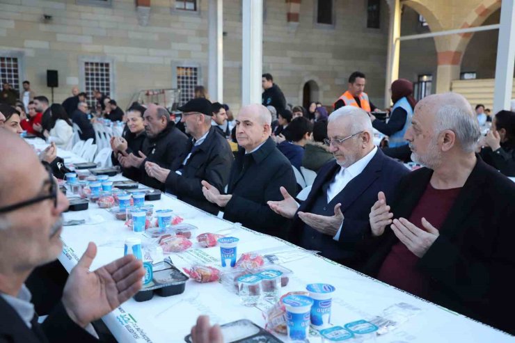 BÜYÜKÇEKMECE AİLESİ KADİR GECESİ’NDE İFTAR SOFRASINDA BULUŞTU