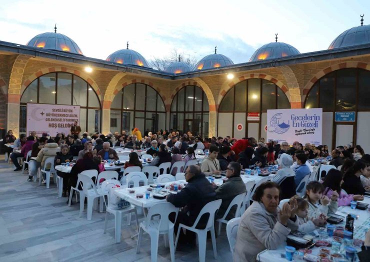 BÜYÜKÇEKMECE AİLESİ KADİR GECESİ’NDE İFTAR SOFRASINDA BULUŞTU