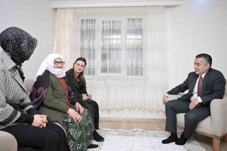 ESENYURT BELEDİYE BAŞKAN VEKİLİ AKSOY, GÜLİZAR TEYZENİN İFTAR SOFRASINA MİSAFİR OLDU