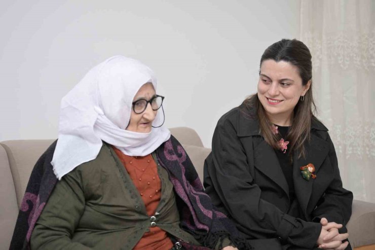 ESENYURT BELEDİYE BAŞKAN VEKİLİ AKSOY, GÜLİZAR TEYZENİN İFTAR SOFRASINA MİSAFİR OLDU