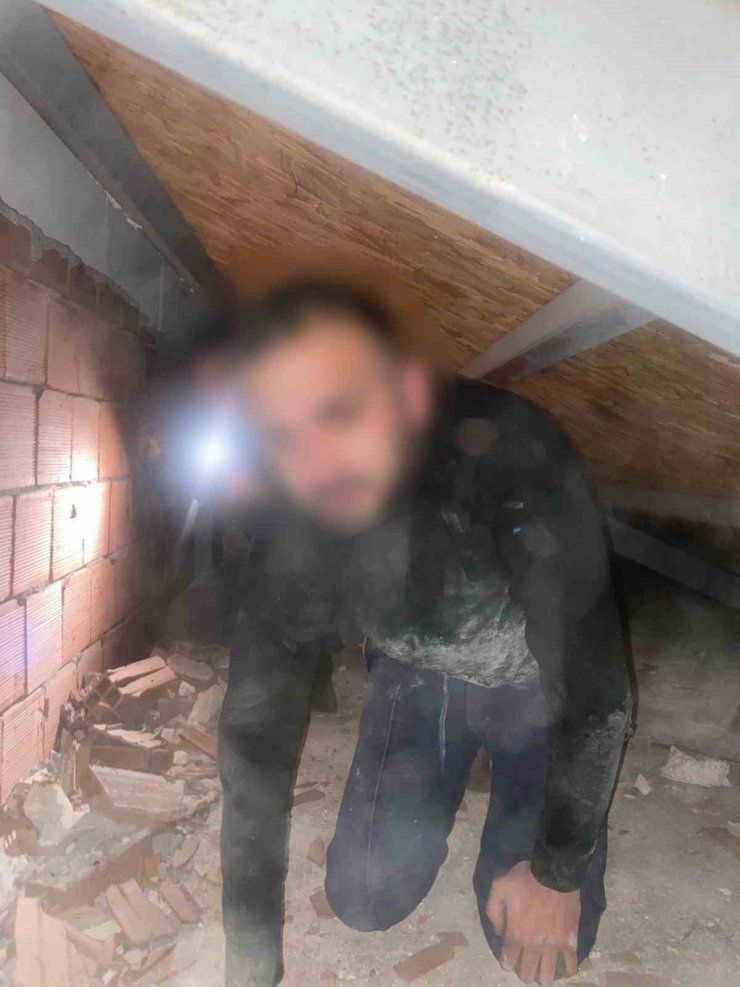 İNTERNET ÜZERİNDEN CEP TELEFONU SATANLARI SAHTE DEKONTLA DOLANDIRDILAR: 3 GÖZALTI