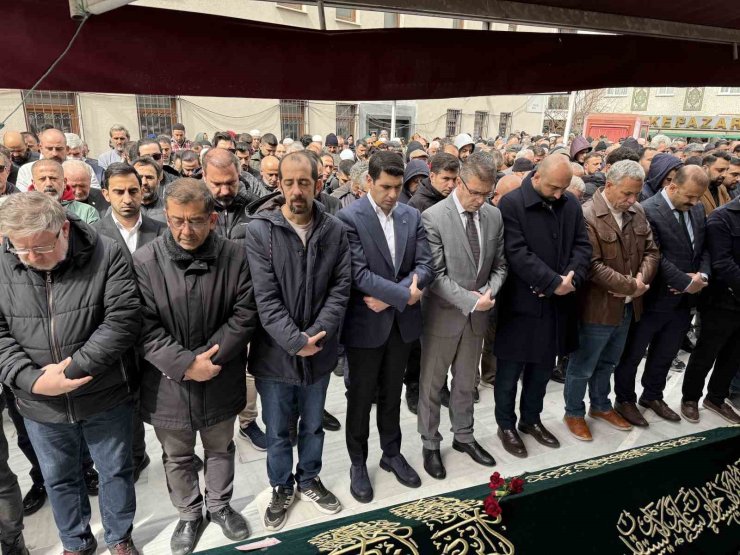 AVCILAR’DA ESKİ EŞİN ÖLDÜRDÜĞÜ, ANNE VE KIZI SON YOLCUĞUNA UĞURLANDI