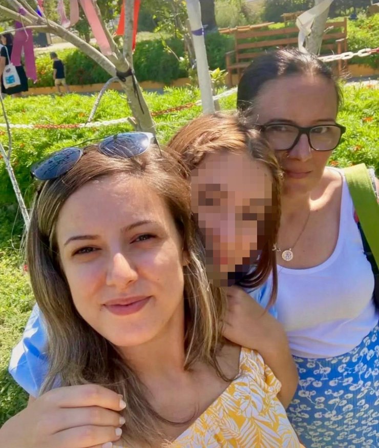 AVCILAR’DA ESKİ EŞİN ÖLDÜRDÜĞÜ, ANNE VE KIZI SON YOLCUĞUNA UĞURLANDI