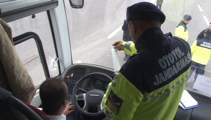 İSTANBUL’DA JANDARMADAN TRAFİKTE RAMAZAN BAYRAMI DENETİMİ