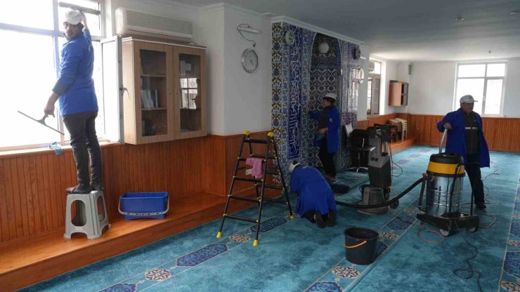 KARTAL’DA BAYRAM ÖNCESİ İBADETHANELERDE TEMİZLİK ÇALIŞMASI BAŞLATILDI