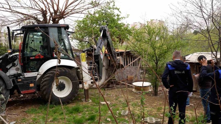 MALTEPE’DE DERE YATAĞINDAKİ KAÇAK YAPILAŞMALAR YIKILDI