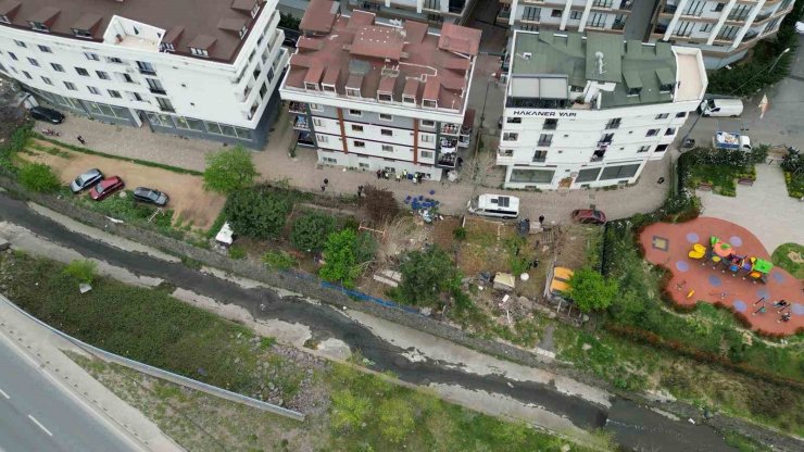 MALTEPE’DE DERE YATAĞINDAKİ KAÇAK YAPILAŞMALAR YIKILDI