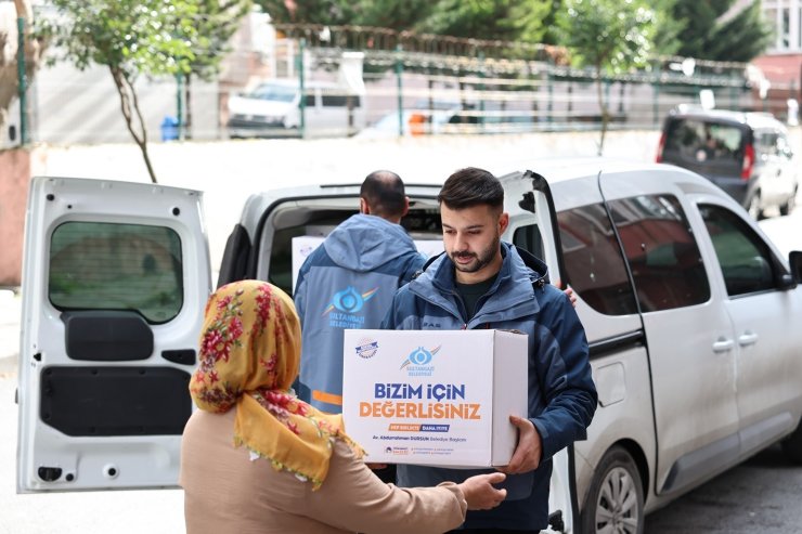 SULTANGAZİ BELEDİYESİ RAMAZAN’DA İHTİYAÇ SAHİPLERİNİN YANINDA