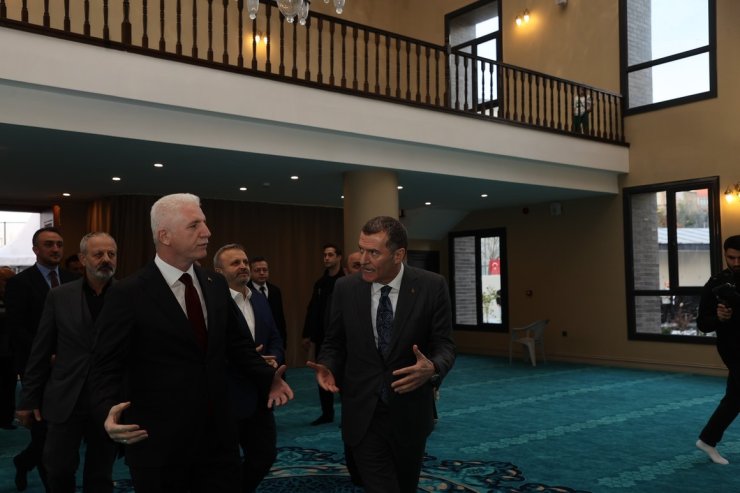 ZEYTİNBURNU’NDA KONYALI HACI VEYİSZADE CAMİİ İBADETE AÇILDI