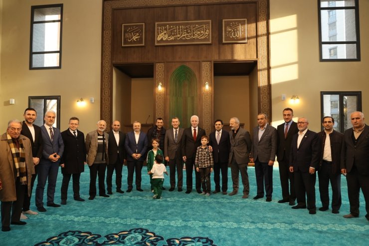 ZEYTİNBURNU’NDA KONYALI HACI VEYİSZADE CAMİİ İBADETE AÇILDI