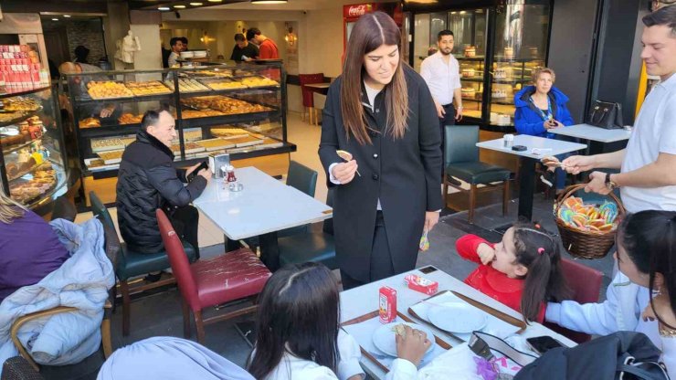 AK PARTİ İSTANBUL MİLLETVEKİLİ DERYA AYAYDIN BAYRAM ÖNCESİ VATANDAŞLARLA BİR ARAYA GELDİ