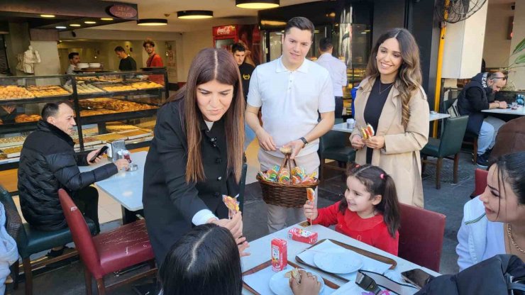 AK PARTİ İSTANBUL MİLLETVEKİLİ DERYA AYAYDIN BAYRAM ÖNCESİ VATANDAŞLARLA BİR ARAYA GELDİ