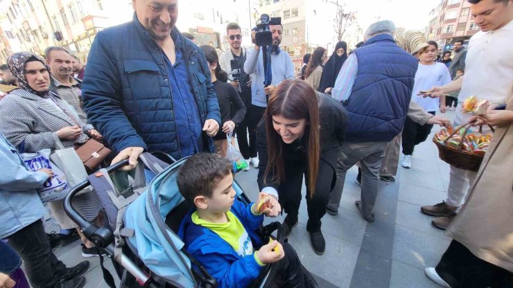 AK PARTİ İSTANBUL MİLLETVEKİLİ DERYA AYAYDIN BAYRAM ÖNCESİ VATANDAŞLARLA BİR ARAYA GELDİ