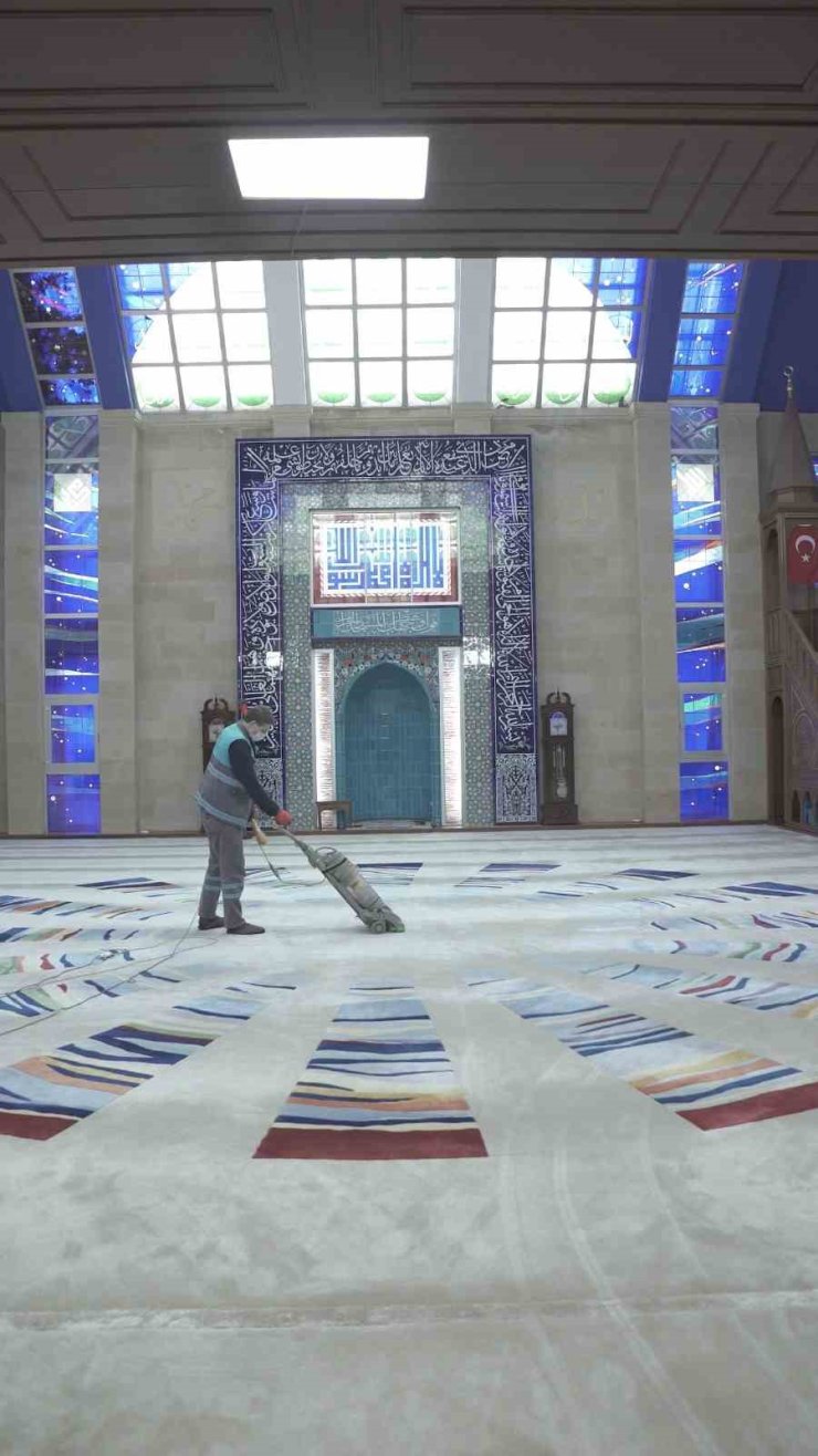 BEŞİKTAŞ’TA RAMAZAN BAYRAMI ÖNCESİ TEMİZLİK HİZMETİ VE SOSYAL DESTEK