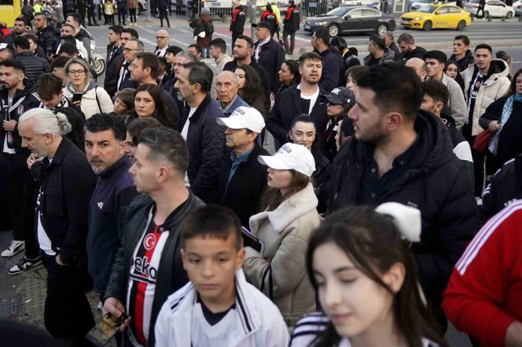 BEŞİKTAŞLI TARAFTARLARDAN DERBİYE YOĞUN İLGİ