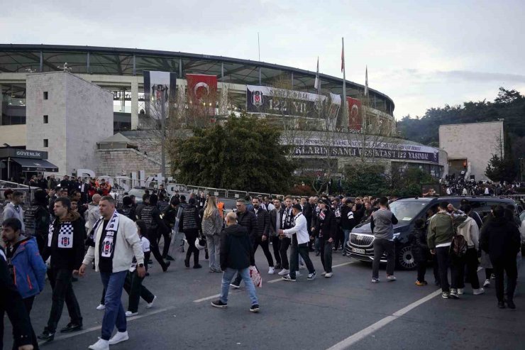 BEŞİKTAŞLI TARAFTARLARDAN DERBİYE YOĞUN İLGİ
