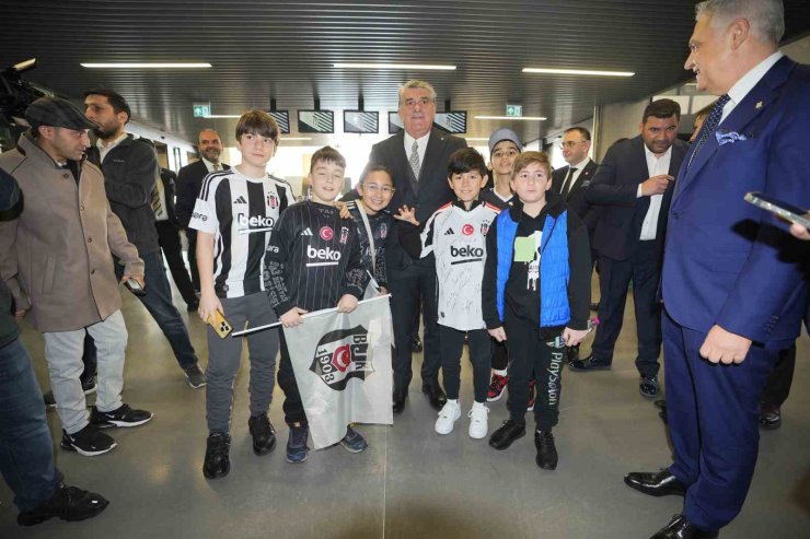 BEŞİKTAŞ’TA GELENEKSEL BAYRAMLAŞMA TÖRENİ YAPILDI