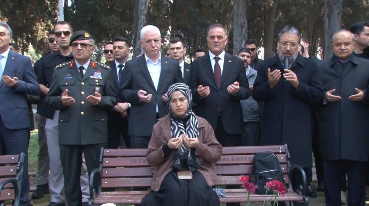 İSTANBUL VALİSİ DAVUT GÜL, EDİRNEKAPI ŞEHİTLİĞİ’Nİ ZİYARET ETTİ