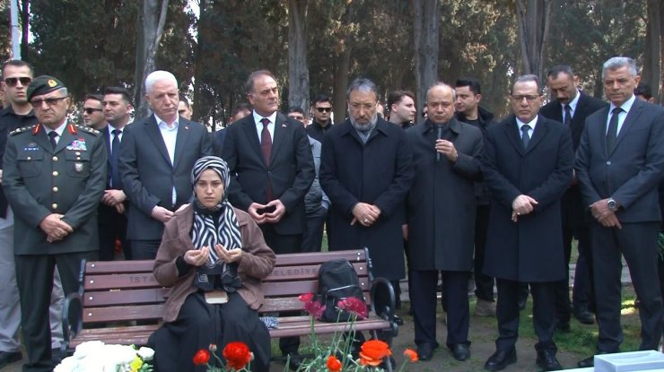 İSTANBUL VALİSİ DAVUT GÜL, EDİRNEKAPI ŞEHİTLİĞİ’Nİ ZİYARET ETTİ