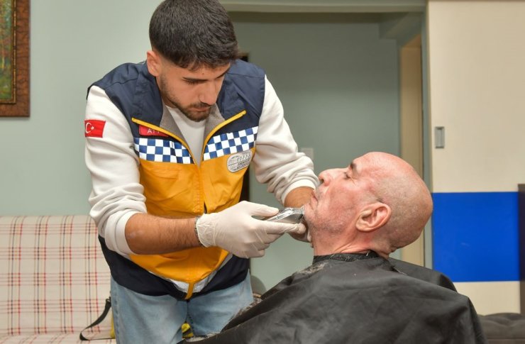 ESENYURT BELEDİYESİ’NDEN YAŞLI VE ENGELLİLERE EVDE KİŞİSEL BAKIM VE KUAFÖR HİZMETİ