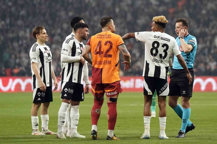 PRZEMYSLAW FRANKOWSKİ KIRMIZI KART GÖRDÜ