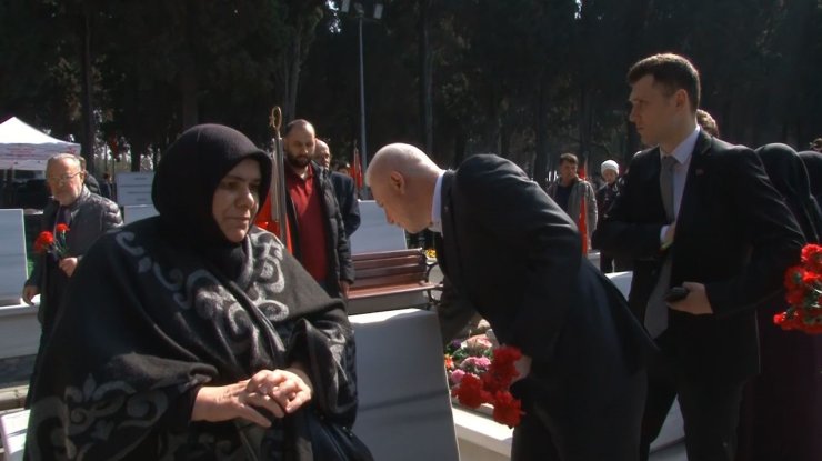 İSTANBUL VALİSİ DAVUT GÜL, EDİRNEKAPI ŞEHİTLİĞİ’Nİ ZİYARET ETTİ