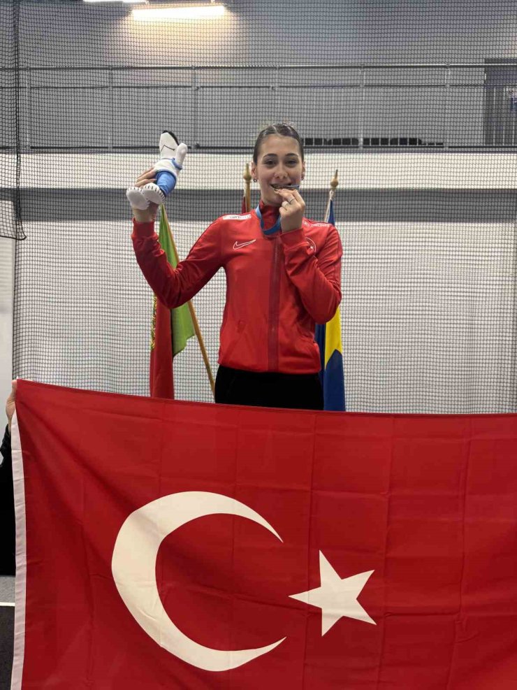 ÖZEL SPORCU AYSEL ÖNDER, REKOR KIRARAK AVRUPA ŞAMPİYONU OLDU