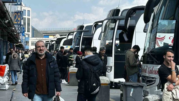 BÜYÜK İSTANBUL OTOGARI’NDA BAYRAM YOĞUNLUĞU