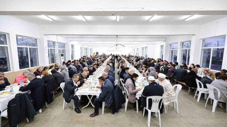 SULTANGAZİ BELEDİYESİ İFTAR SOFRALARINI BALKAN ÜLKELERİNE TAŞIDI