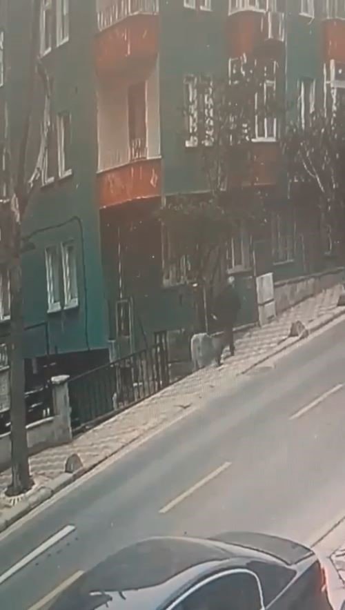 ESENLER’DE DEHŞET ANLARI KAMERADA: KAYINPEDERİNİ SİLAHLA VURARAK KAÇTI