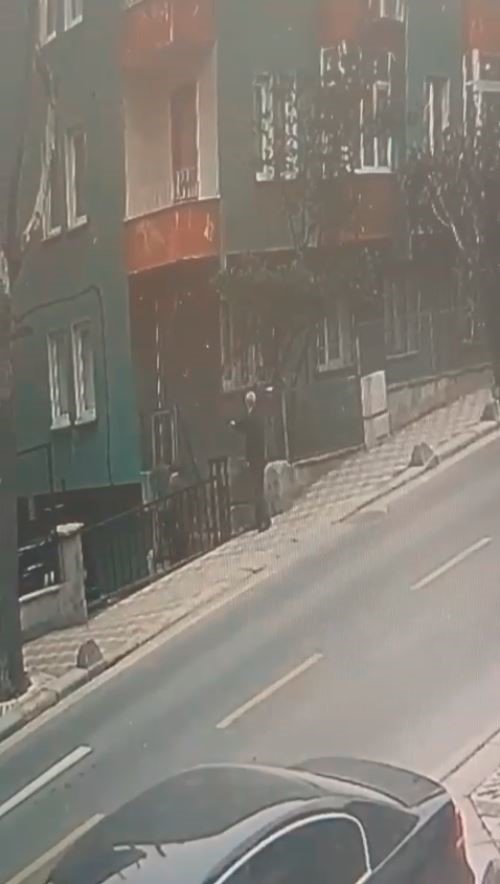 ESENLER’DE DEHŞET ANLARI KAMERADA: KAYINPEDERİNİ SİLAHLA VURARAK KAÇTI