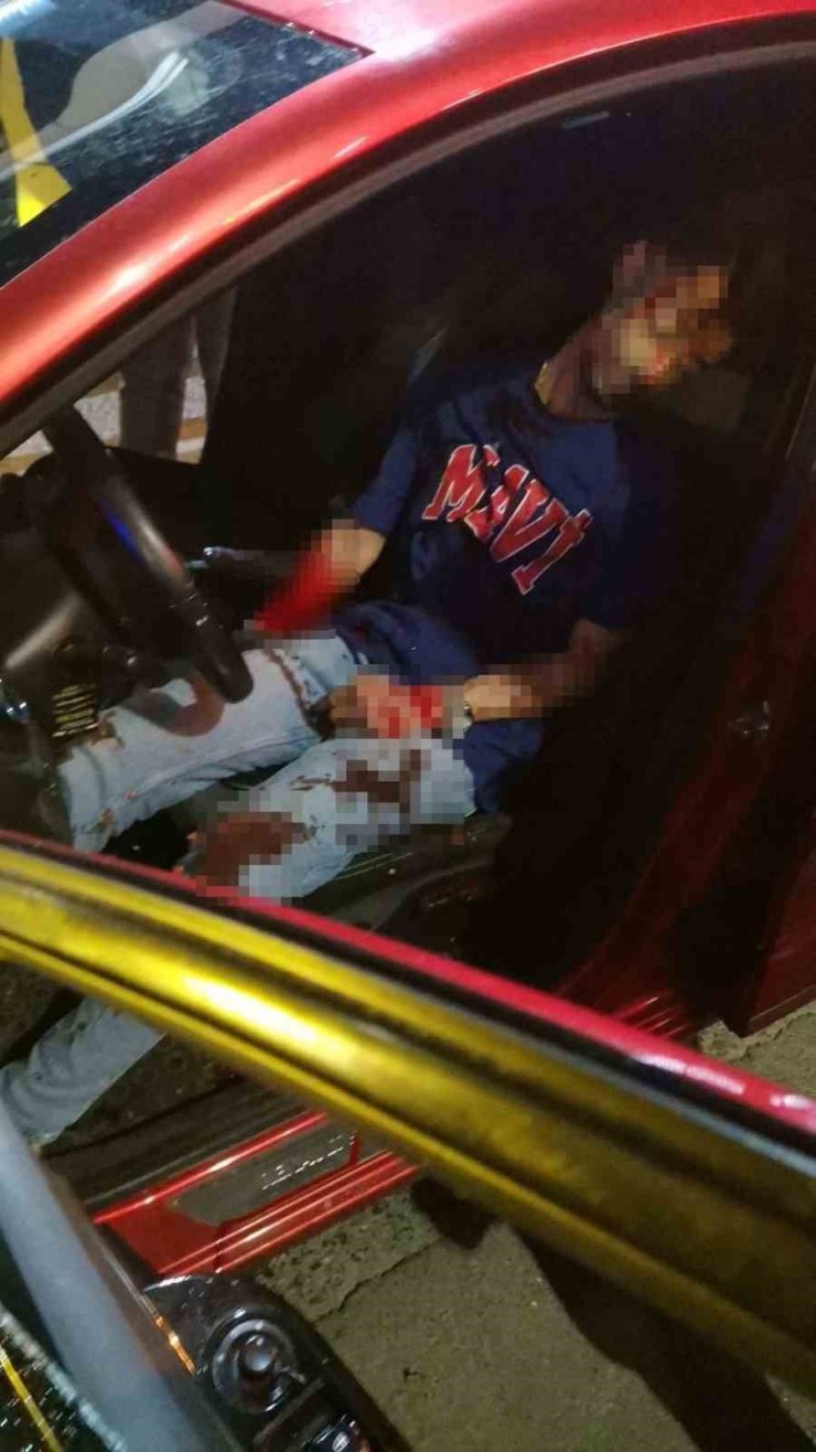 KAĞITHANE’DE KAN DONDURAN CİNAYET KAMERADA... OTOMOBİLDEKİ GENCİ KURŞUN YAĞMURUNA TUTTULAR