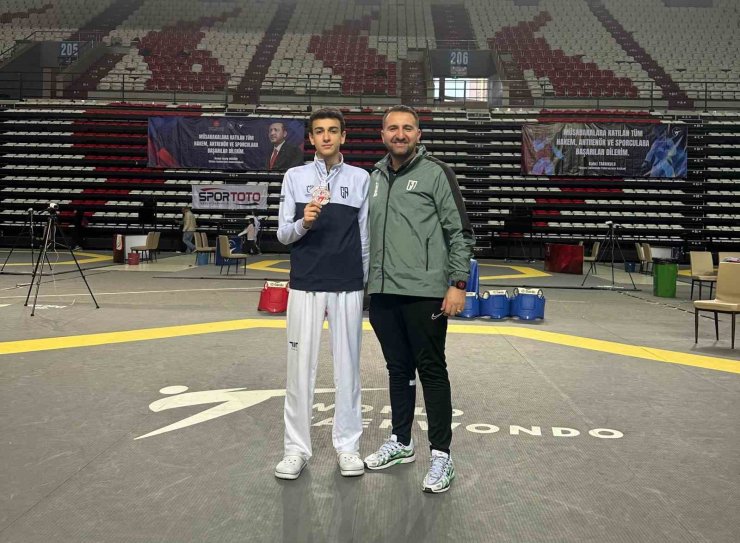 GENÇ TAEKWONDOCU ABDULSAMET ÜLKER’İN HEDEFİ MİLLİ TAKIMDA KALICI OLMAK