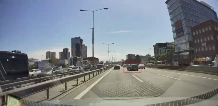 BAYRAM GÜNÜ MAKAS ATAN SÜRÜCÜ KAMERADA