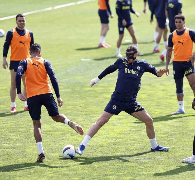 FENERBAHÇE, GALATASARAY MAÇI HAZIRLIKLARINI SÜRDÜRDÜ