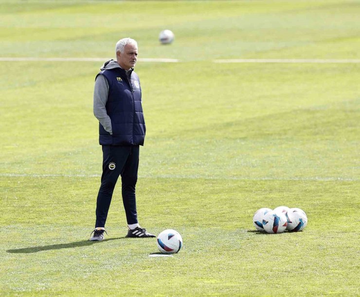 FENERBAHÇE, GALATASARAY MAÇI HAZIRLIKLARINI SÜRDÜRDÜ