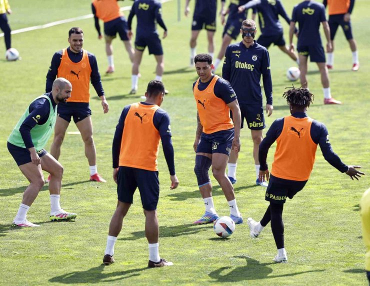 FENERBAHÇE, GALATASARAY MAÇI HAZIRLIKLARINI SÜRDÜRDÜ