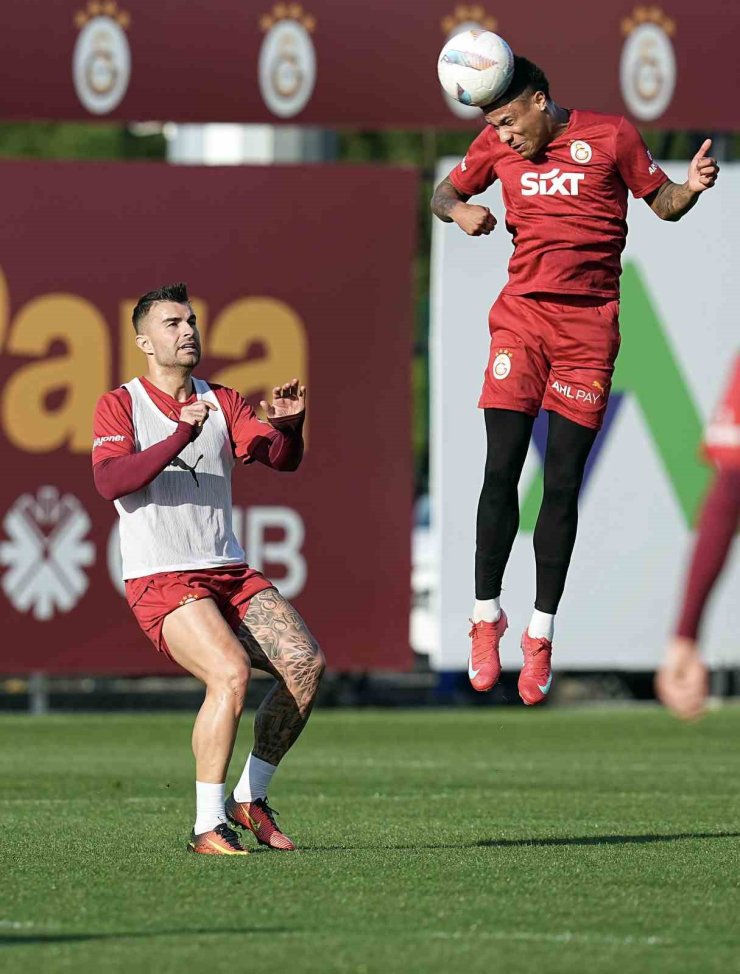 GALATASARAY, FENERBAHÇE MAÇI HAZIRLIKLARINI SÜRDÜRDÜ